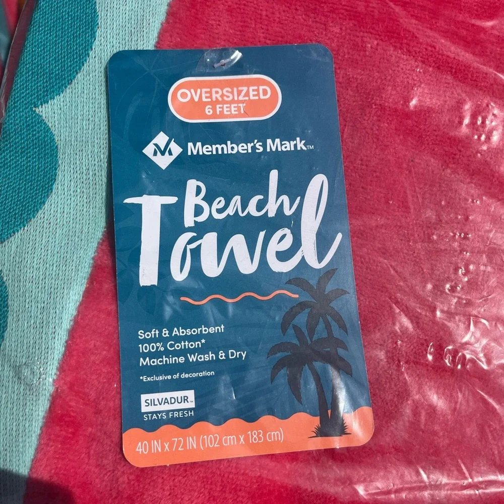 Members Mark Beach Towel 40 in x 72 in (102 cm x 183 cm) 
